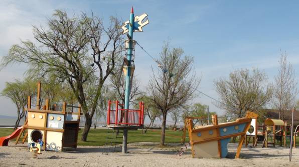 02Spielplatz_am_Strand_von_Illmitz